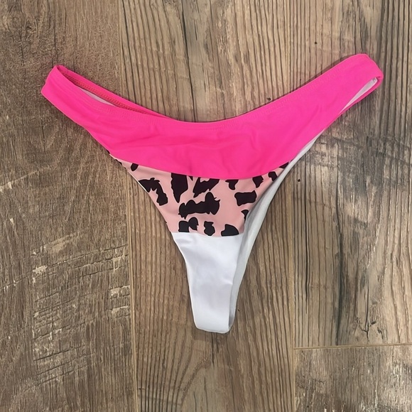 Shein Woman’s Cheetah and Pink Print Bikini Size Small - Picture 5 of 6